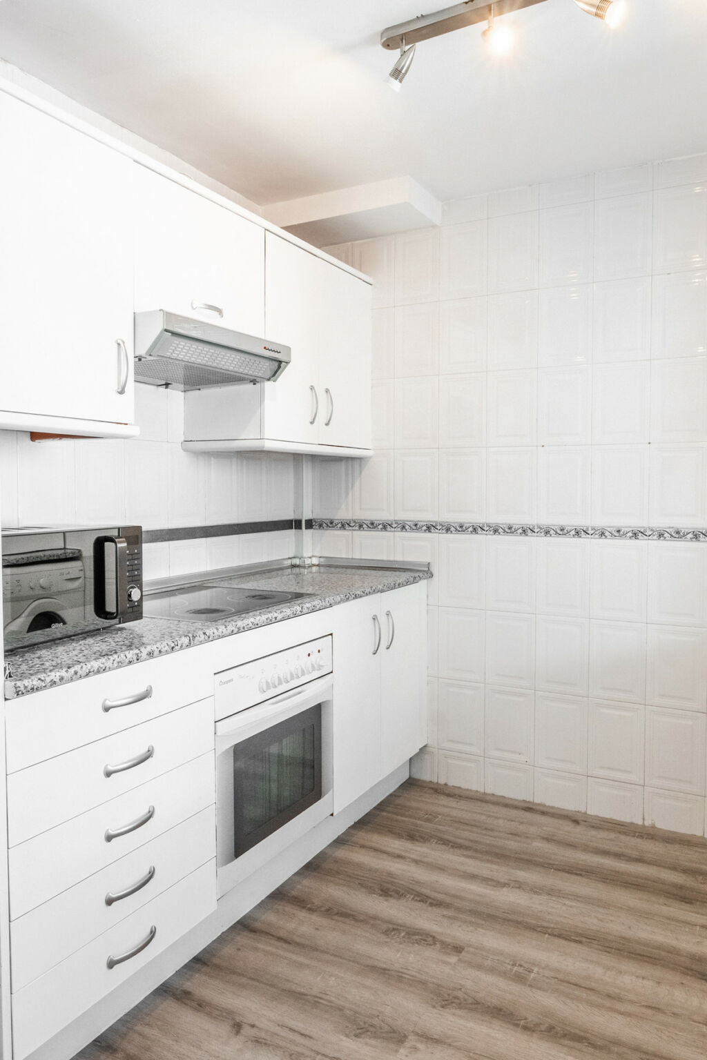 Middle Floor Apartment Nueva Andalucía Málaga - image 3