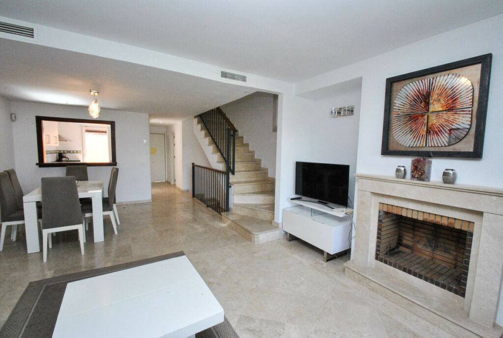 Townhouse Cabopino Málaga - image 3