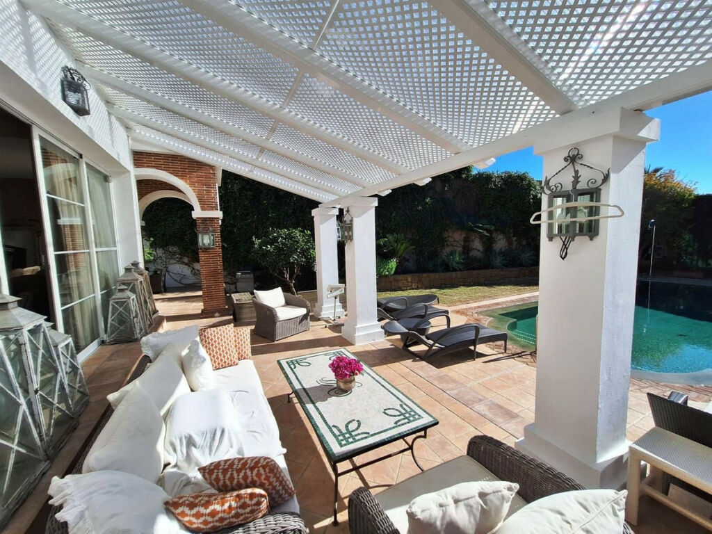 Detached Villa Puerto Banús Málaga - image 3
