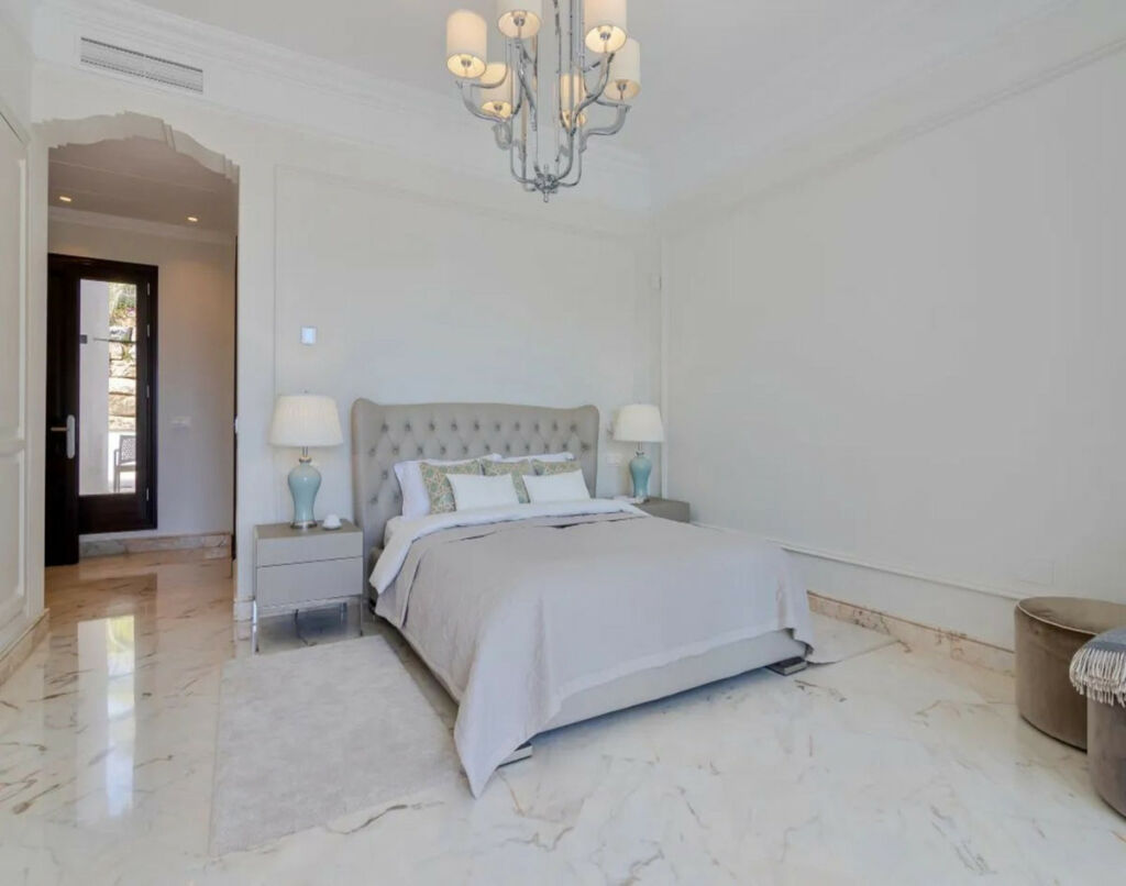 Detached Villa Sierra Blanca Málaga - image 30