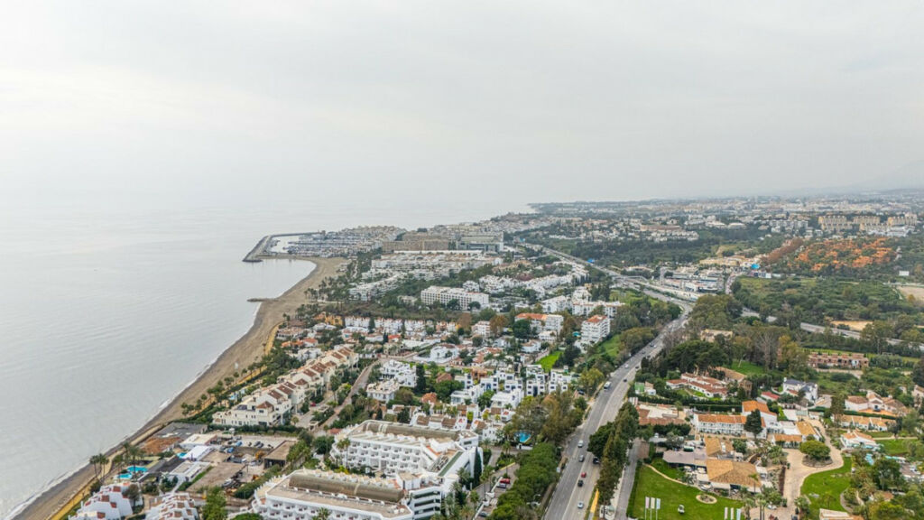 Detached Villa The Golden Mile Málaga - image 30