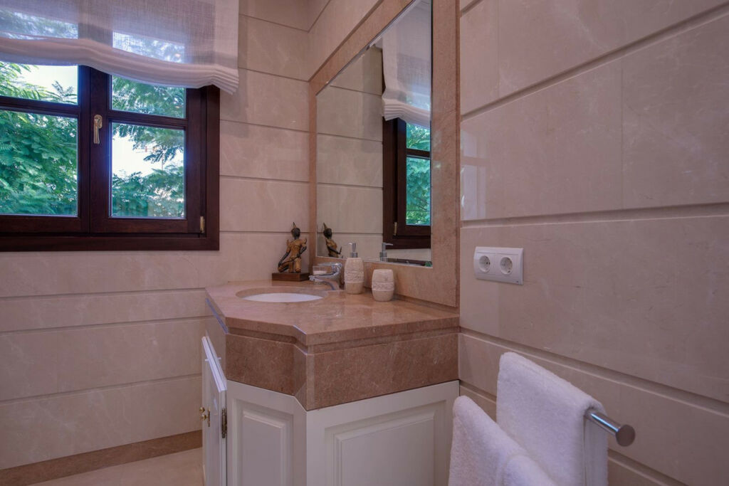 Detached Villa Los Arqueros Málaga - image 28