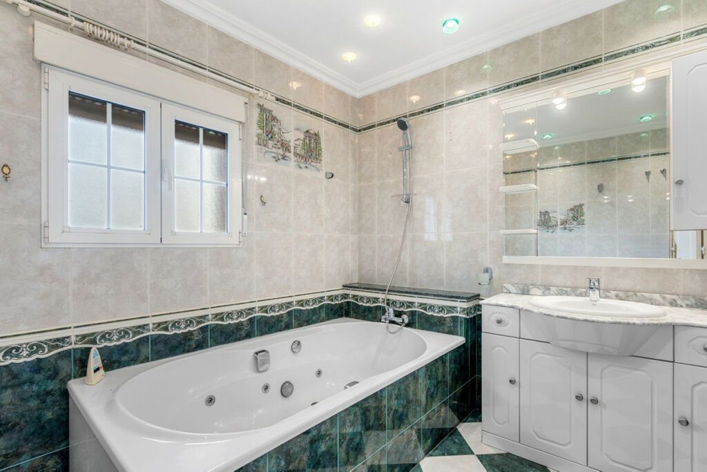 Townhouse Torrevieja Alicante - image 30