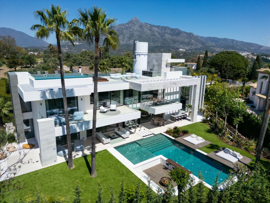 Detached Villa Nueva Andalucía Málaga - image 31