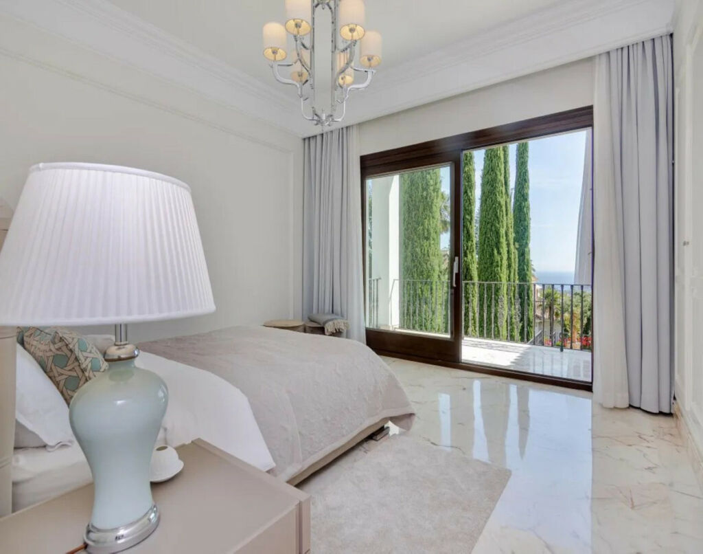 Detached Villa Sierra Blanca Málaga - image 31