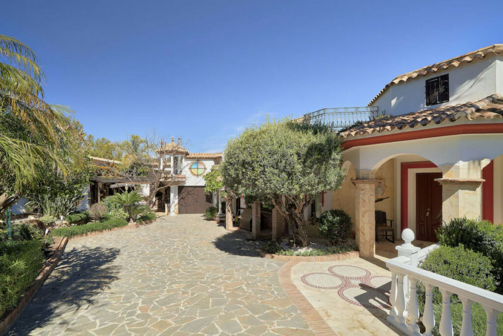 Detached Villa Hacienda Las Chapas Málaga - image 32