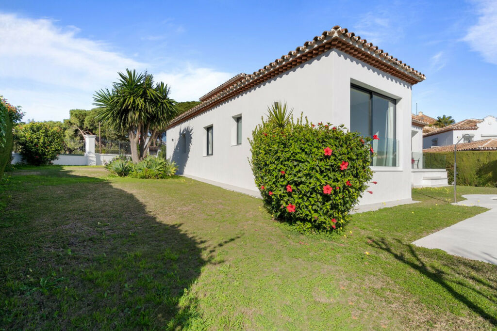 Detached Villa Elviria Málaga - image 31