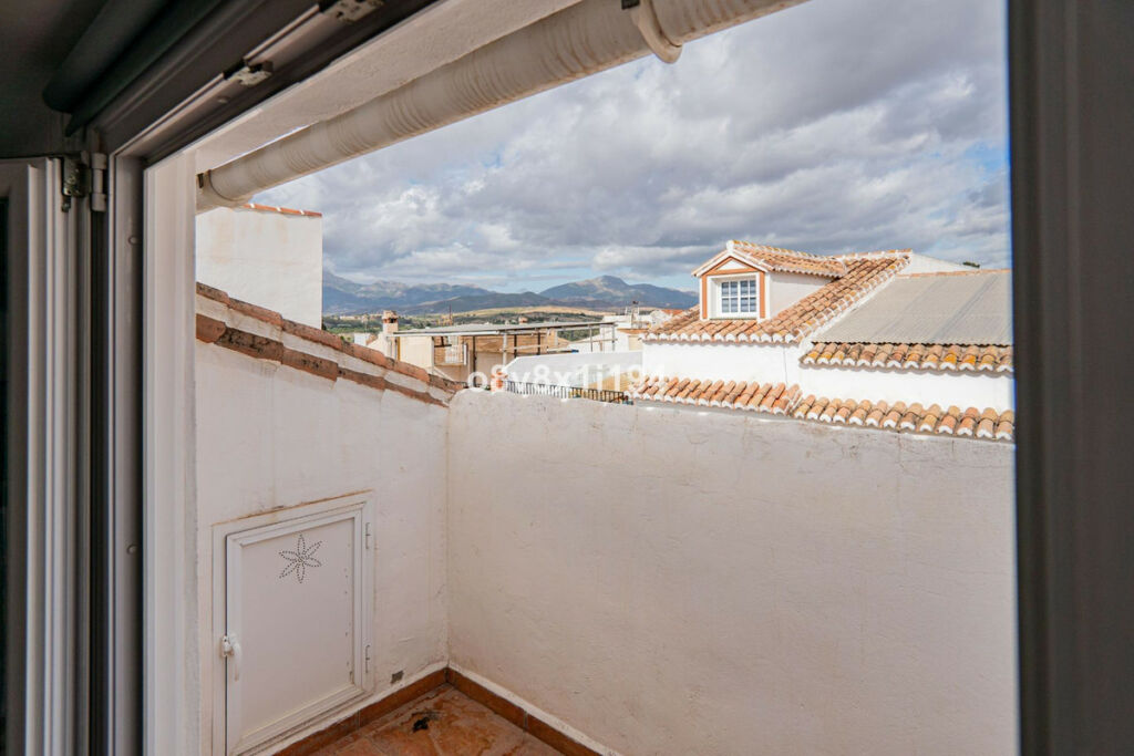 Detached Villa Pizarra Málaga - image 32
