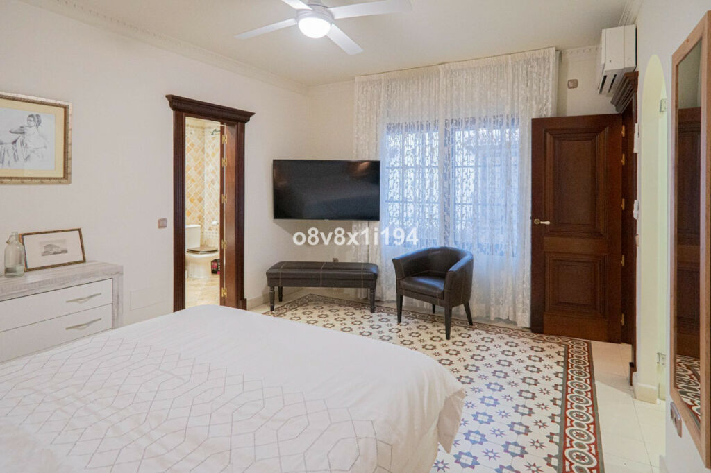 Detached Villa Fuengirola Málaga - image 32