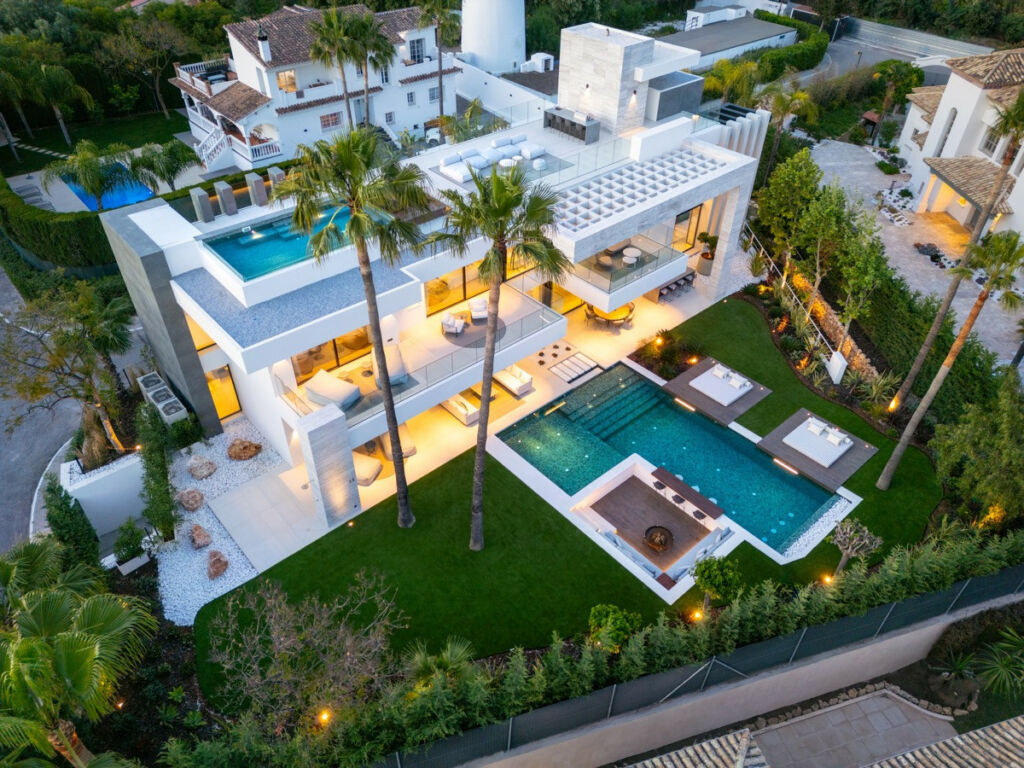 Detached Villa Nueva Andalucía Málaga - image 33