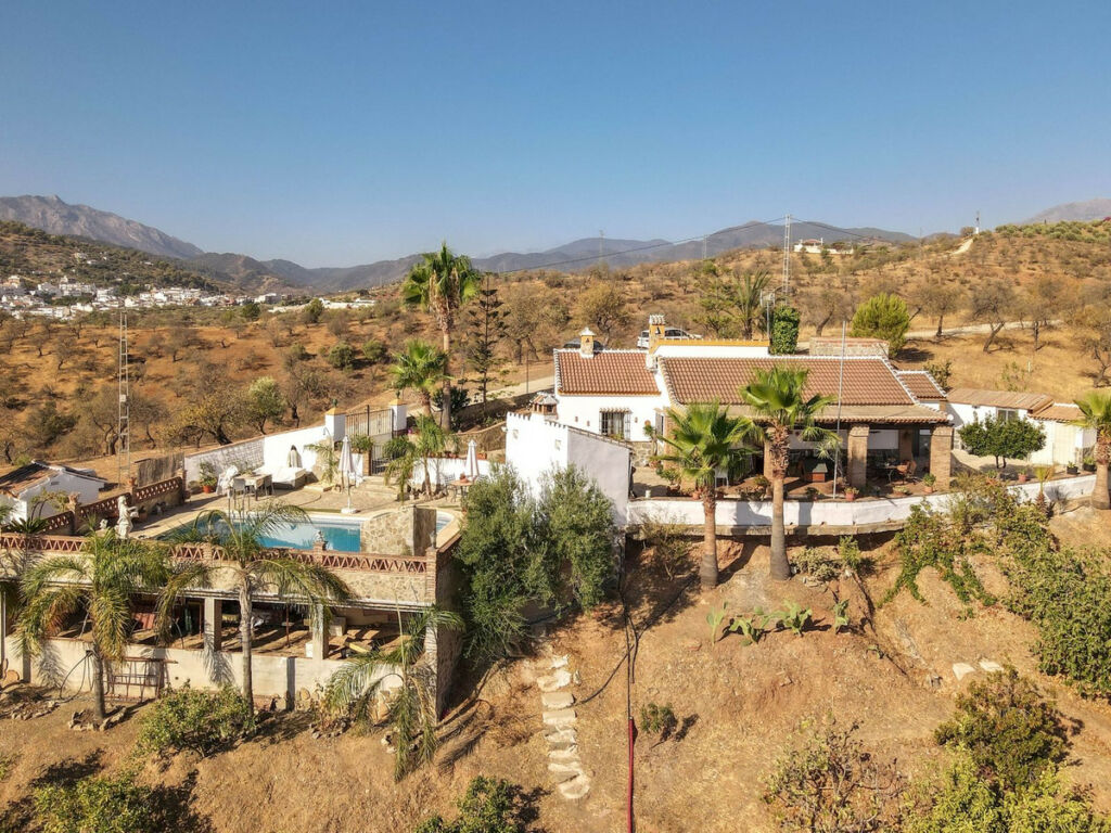 Detached Villa Guaro Málaga - image 33