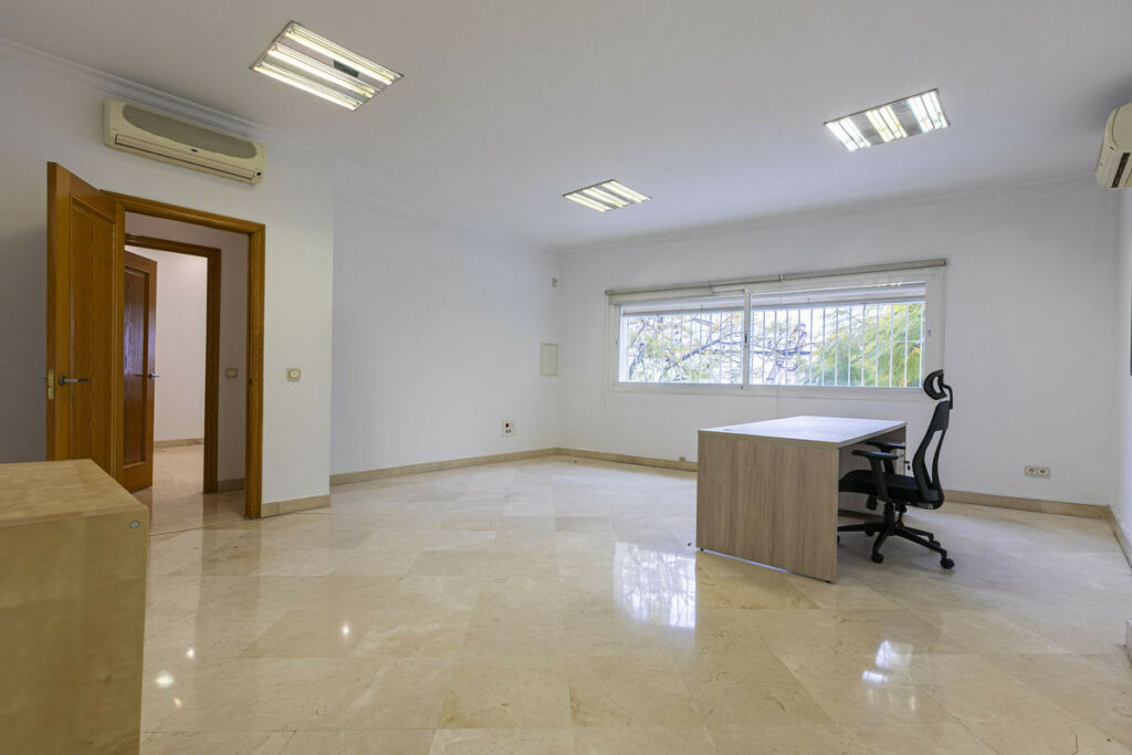 Warehouse Marbella Málaga - image 34