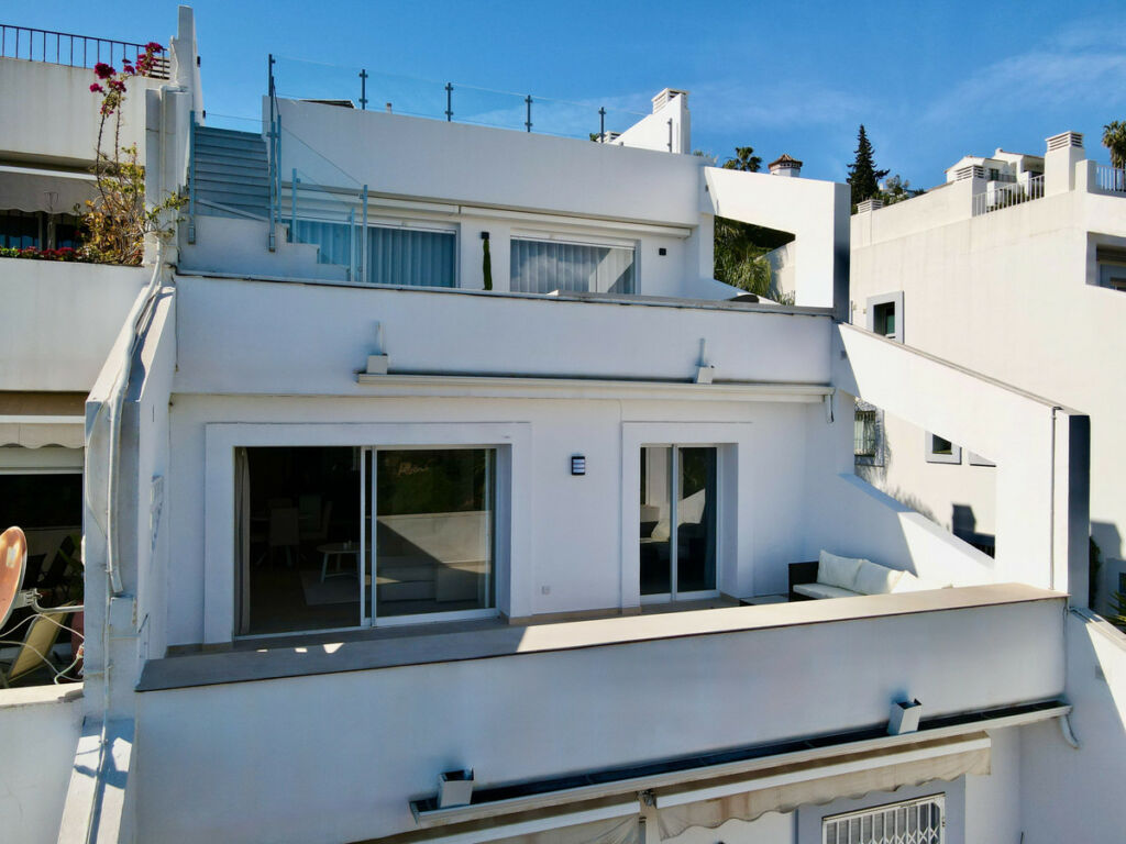 Middle Floor Apartment Benahavís Málaga - image 31