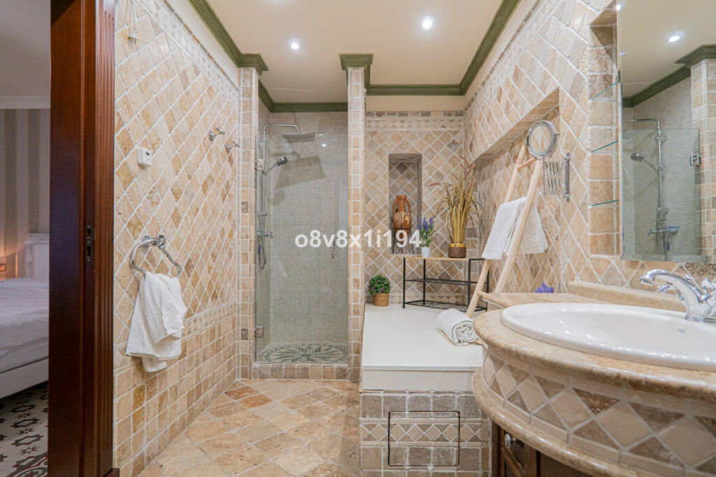 Detached Villa Fuengirola Málaga - image 34