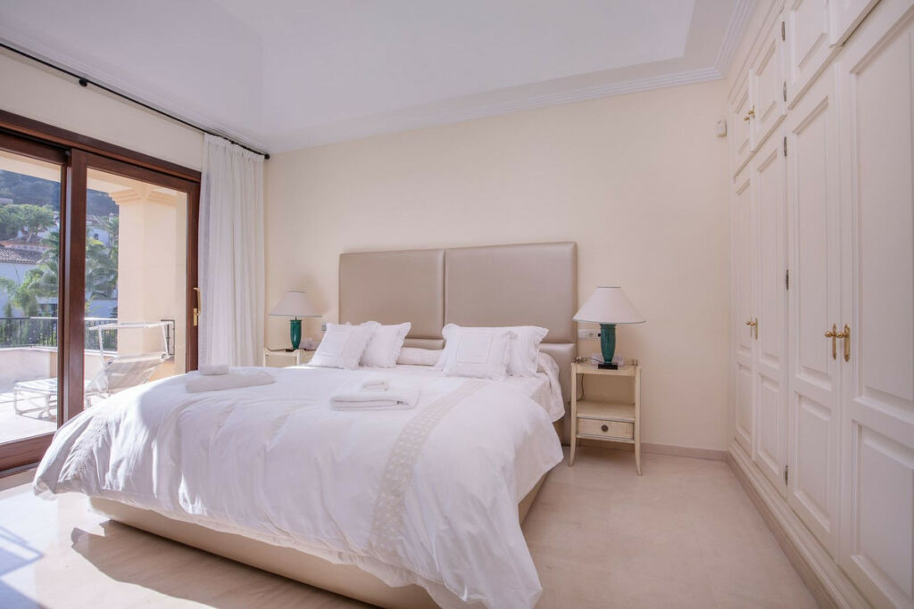 Detached Villa Los Arqueros Málaga - image 32