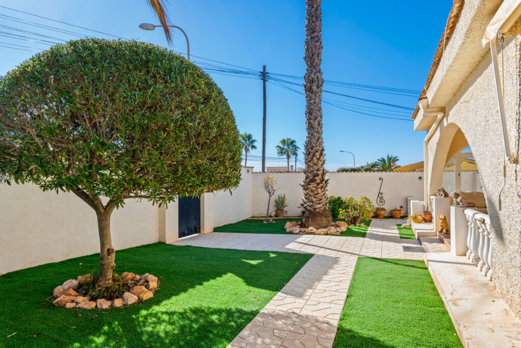 Detached Villa Ciudad Quesada Alicante - image 35