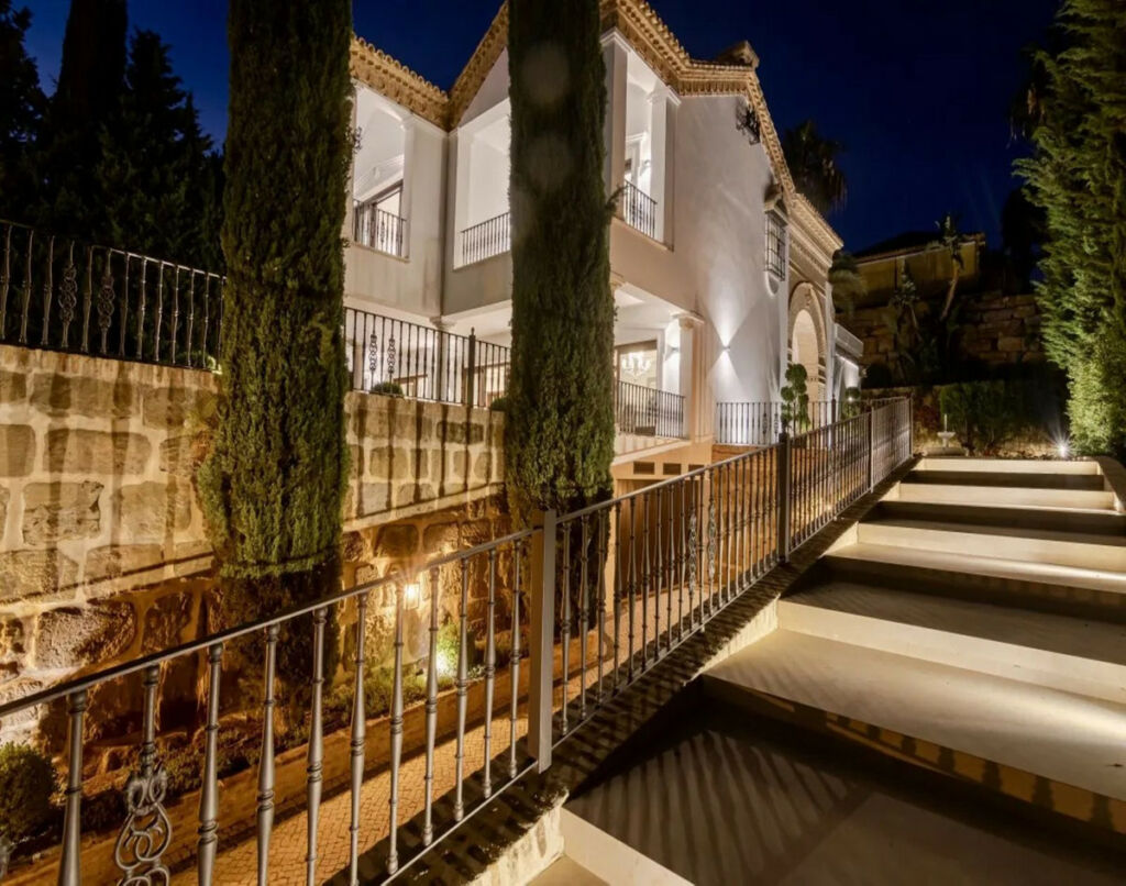Detached Villa Sierra Blanca Málaga - image 35
