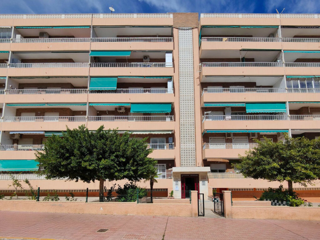 Middle Floor Apartment Punta Prima Alicante - image 35