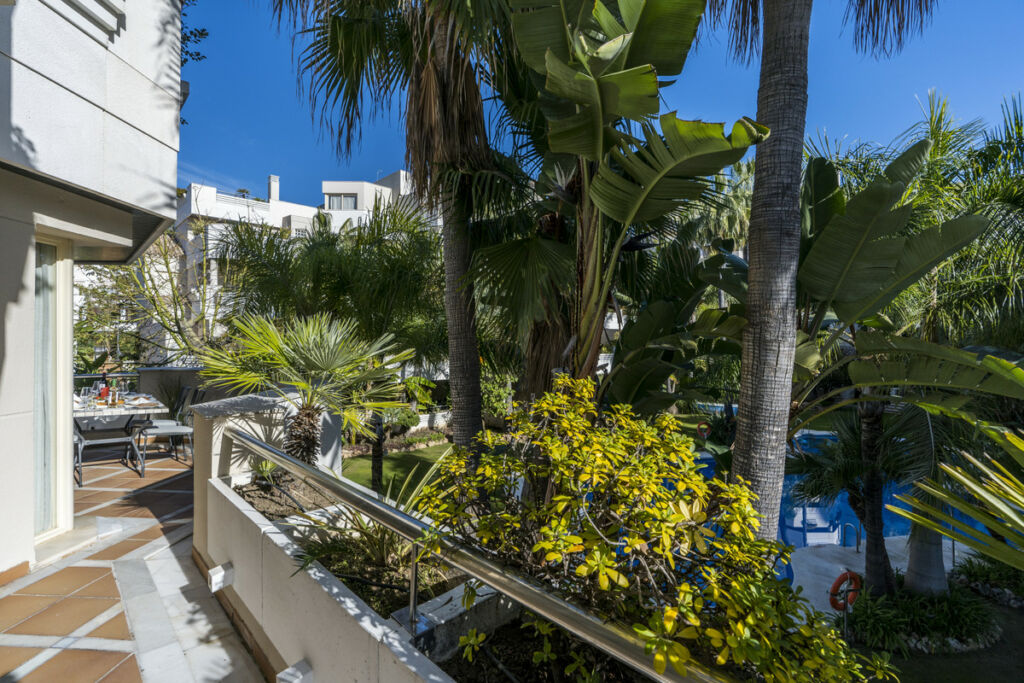Middle Floor Apartment Nueva Andalucía Málaga - image 35