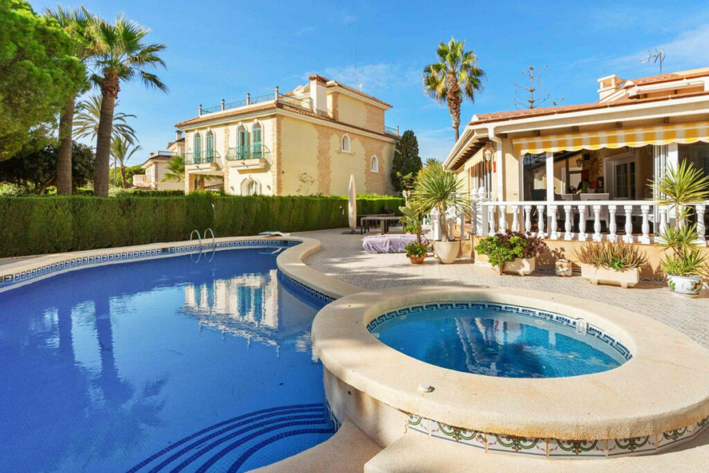 Detached Villa Cabo Roig Alicante - image 36