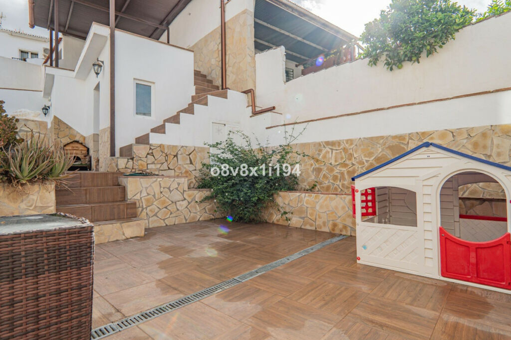 Detached Villa Pizarra Málaga - image 38