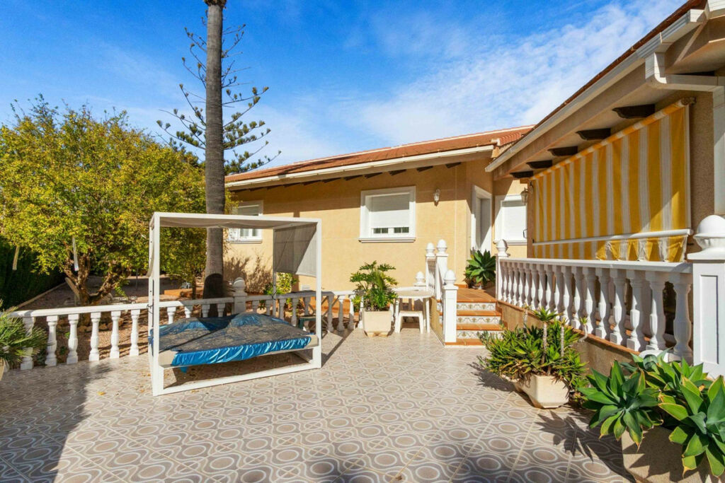 Detached Villa Cabo Roig Alicante - image 38