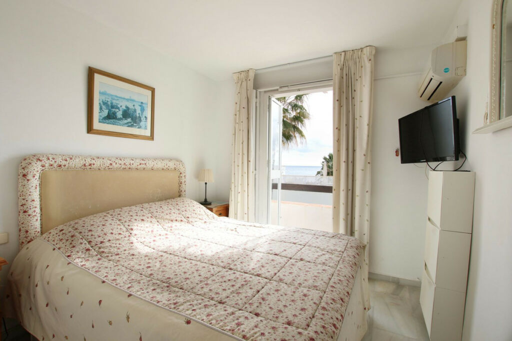 Penthouse Calahonda Málaga - image 4