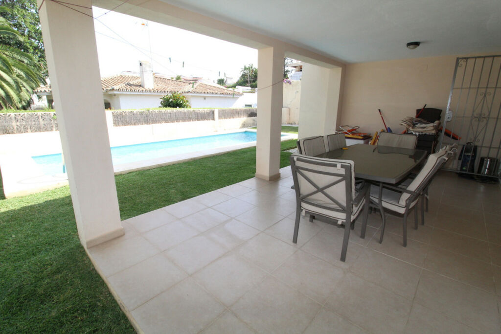 Detached Villa Nueva Andalucía Málaga - image 4