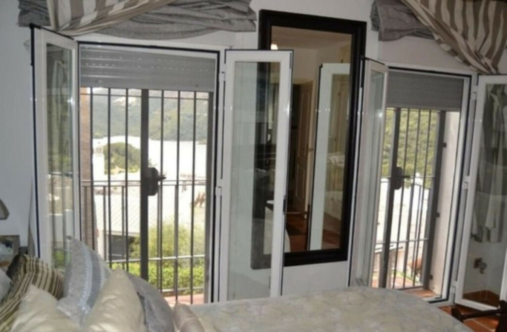 Townhouse Istán Málaga - image 4