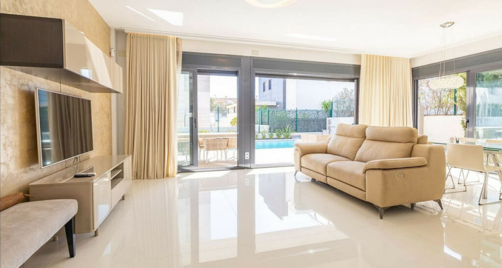 Detached Villa Campoamor Alicante - image 4