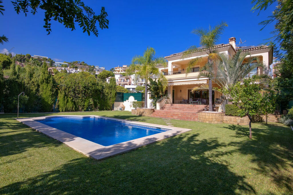 Detached Villa Los Arqueros Málaga - image 5