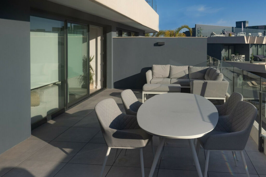 Middle Floor Apartment Selwo Málaga - image 4