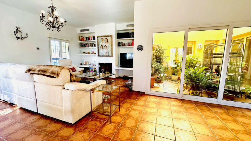 Detached Villa La Duquesa Málaga - image 4