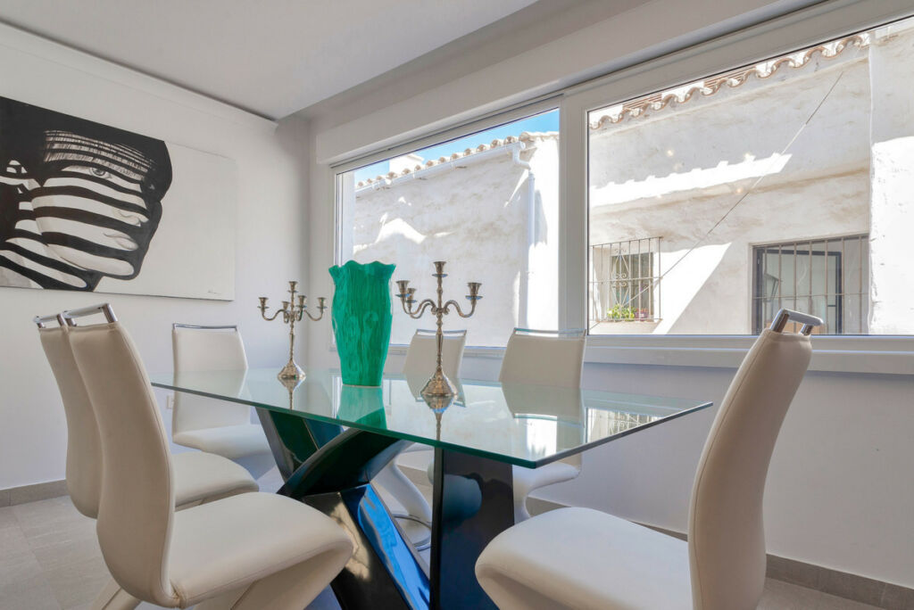 Middle Floor Apartment Puerto Banús Málaga - image 4