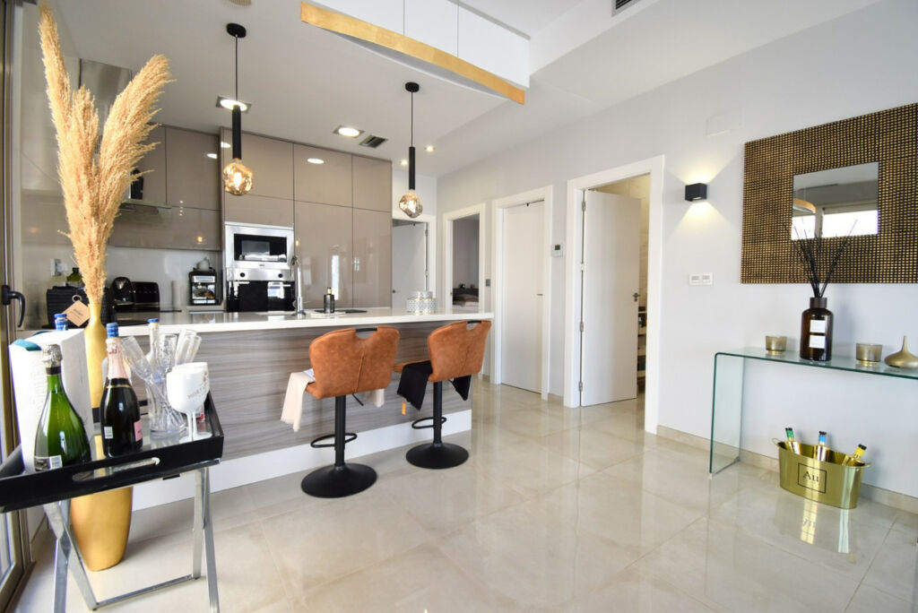 Detached Villa Villamartin Alicante - image 4