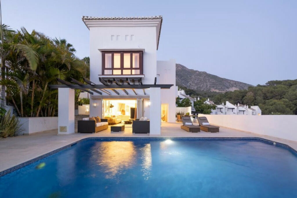 Townhouse Istán Málaga - image 4