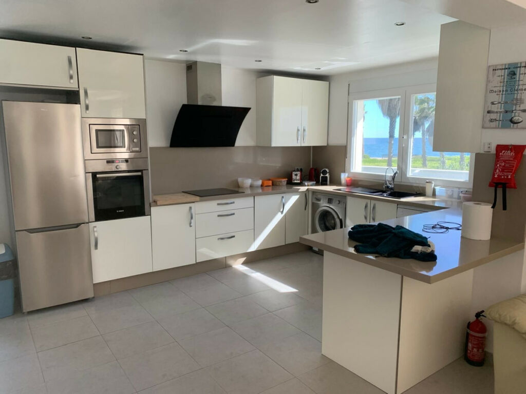 Detached Villa Estepona Málaga - image 4