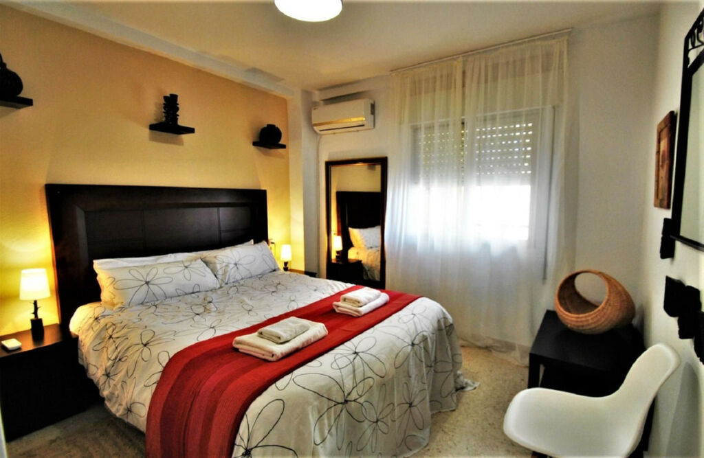 Middle Floor Apartment Los Boliches Málaga - image 4