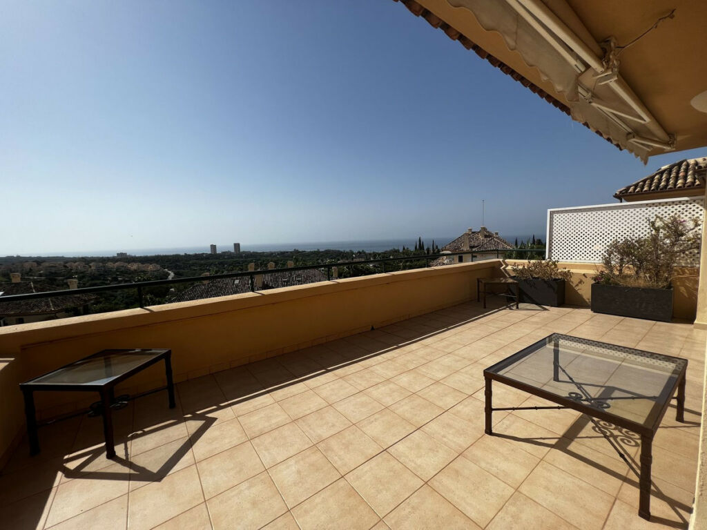 Middle Floor Apartment Elviria Málaga - image 4