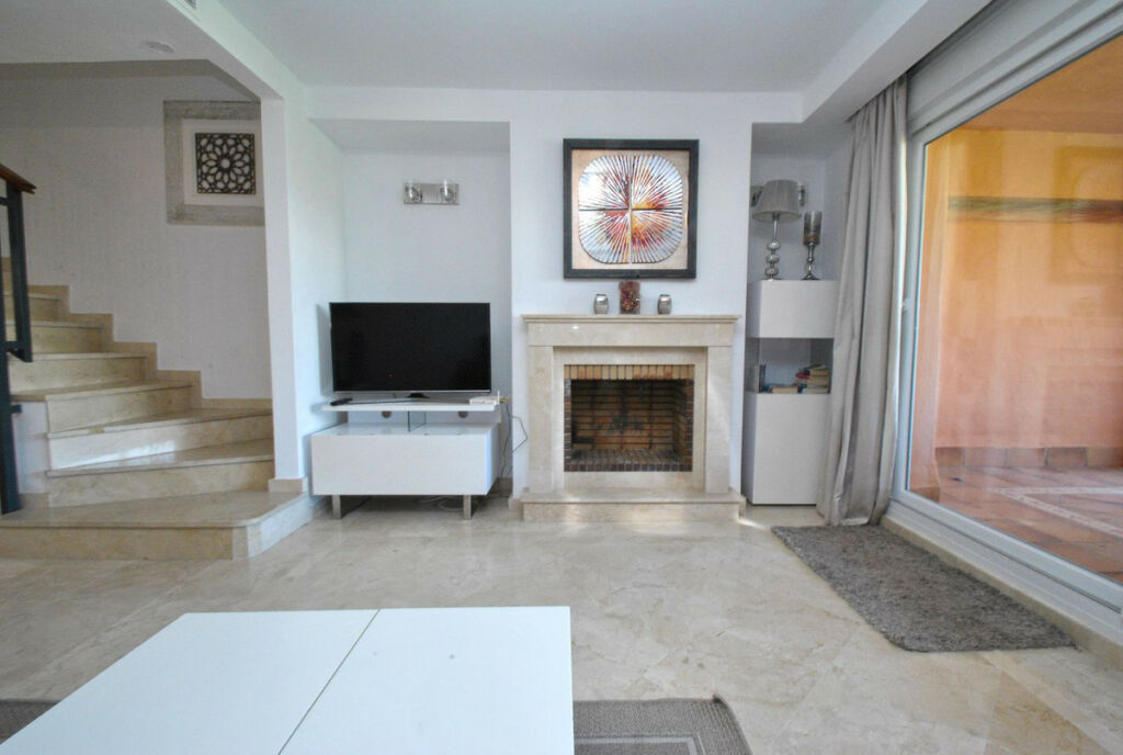 Townhouse Cabopino Málaga - image 4