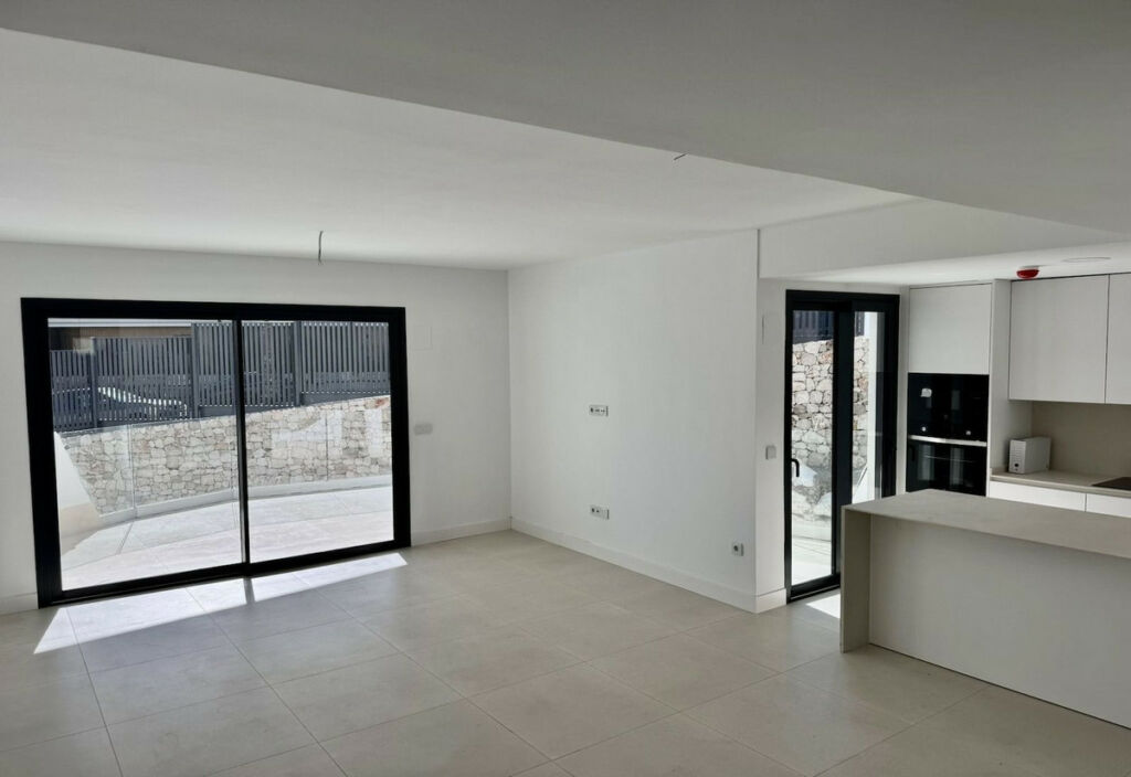 Middle Floor Apartment Fuengirola Málaga - image 5