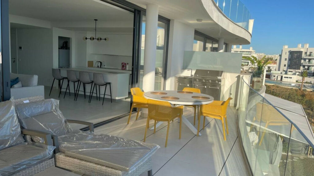 Middle Floor Apartment Fuengirola Málaga - image 4