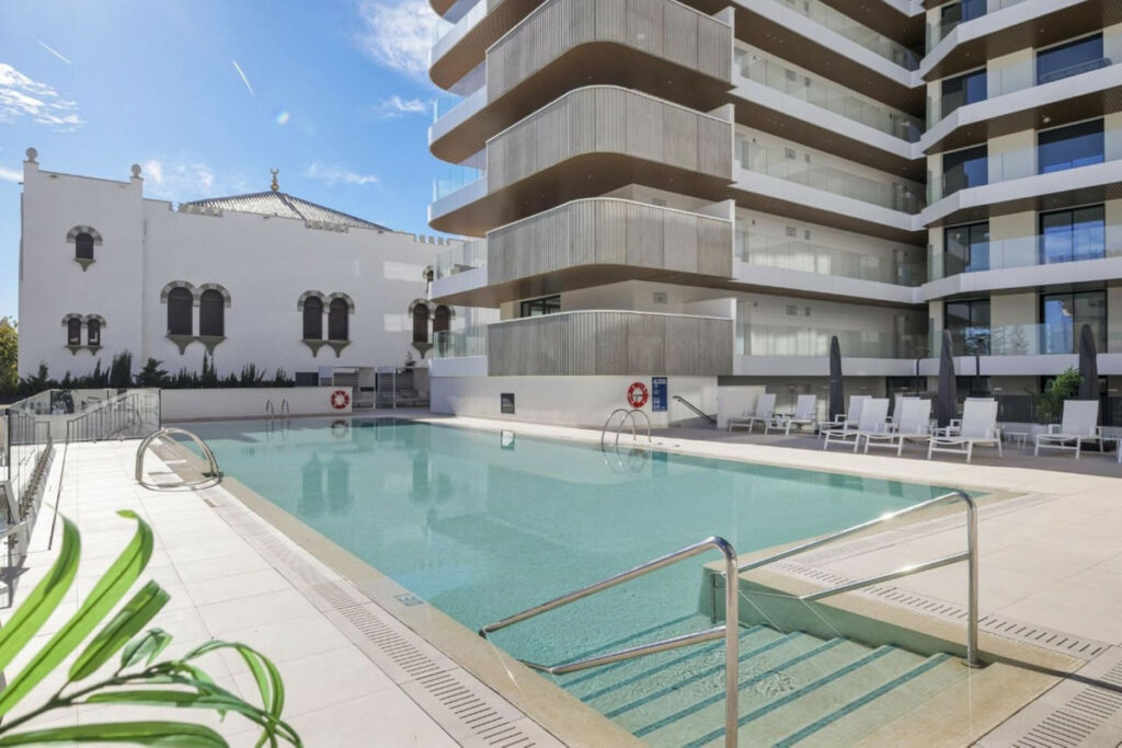 Middle Floor Apartment Fuengirola Málaga - image 8