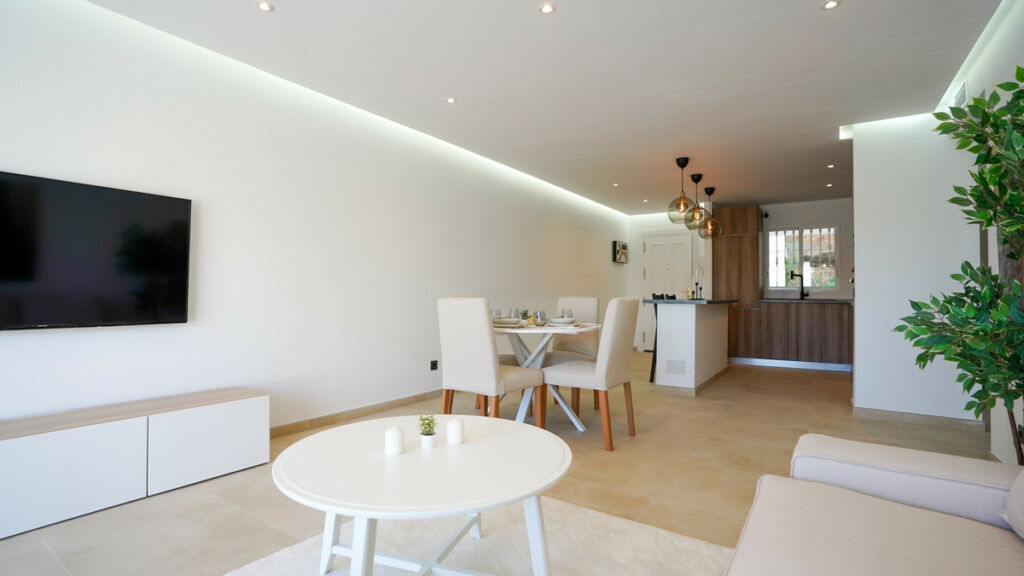 Middle Floor Apartment Benahavís Málaga - image 4