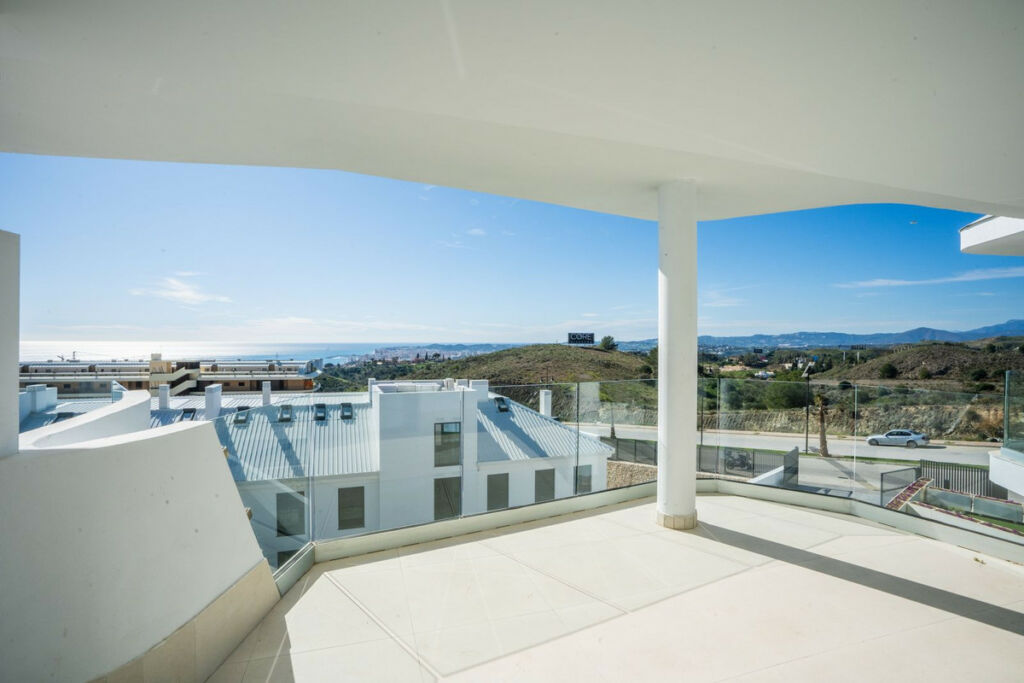 Middle Floor Apartment Fuengirola Málaga - image 4