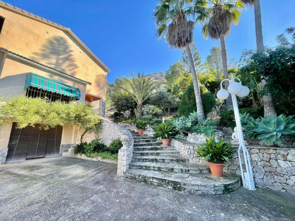 Detached Villa Pedreguer Alicante - image 4