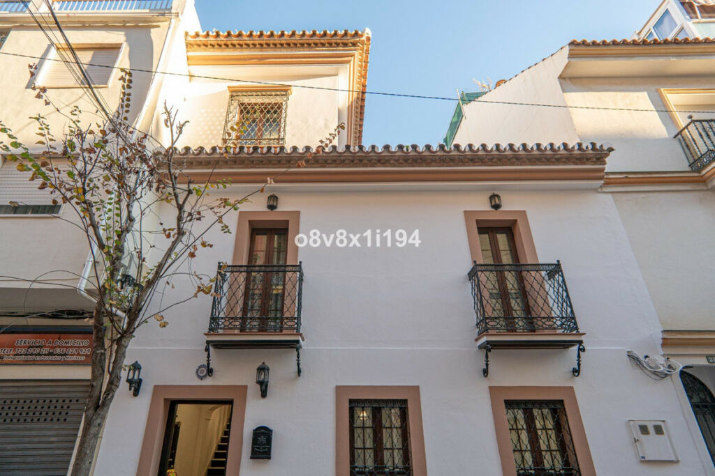 Detached Villa Fuengirola Málaga - image 4