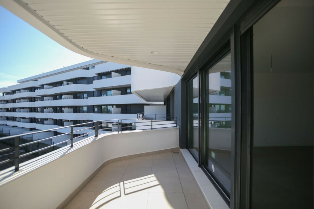 Middle Floor Apartment Los Alamos Málaga - image 4