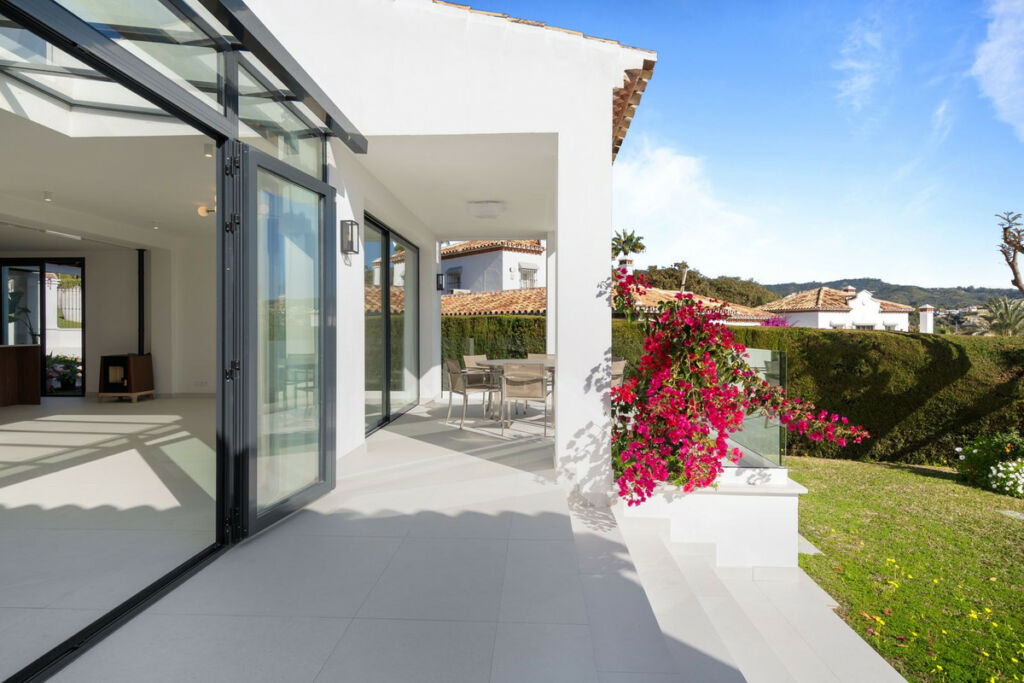Detached Villa Elviria Málaga - image 4