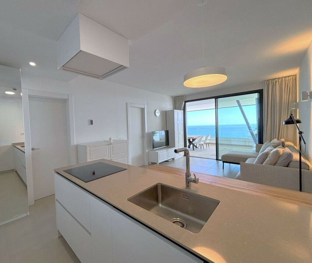 Middle Floor Apartment Fuengirola Málaga - image 4